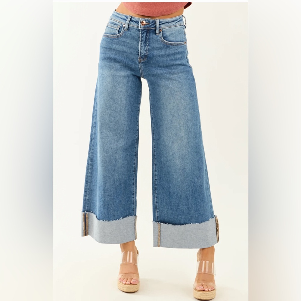 NWT Risen Tummy Control Wide Leg Cuffed Stretchy Jeans. Size 7/28